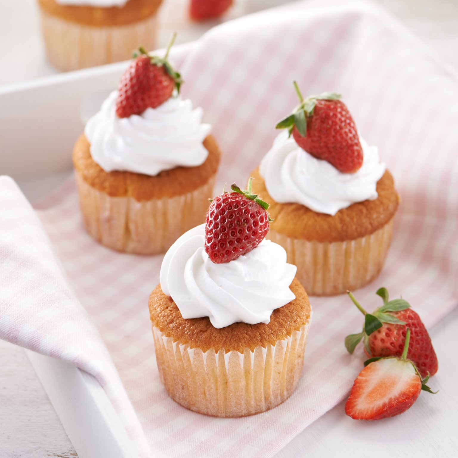 Strawberry-Filled Vanilla Cupcakes - QL Kitchen