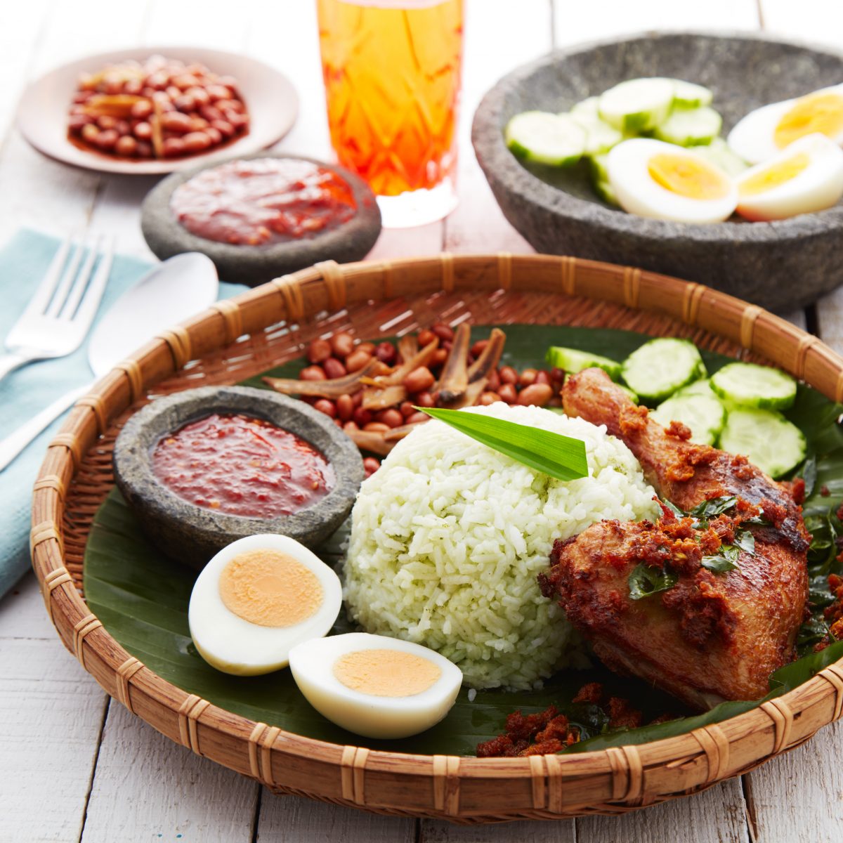 Nasi Lemak Aroma Pandan With Ayam Goreng Berempah - Ql Kitchen